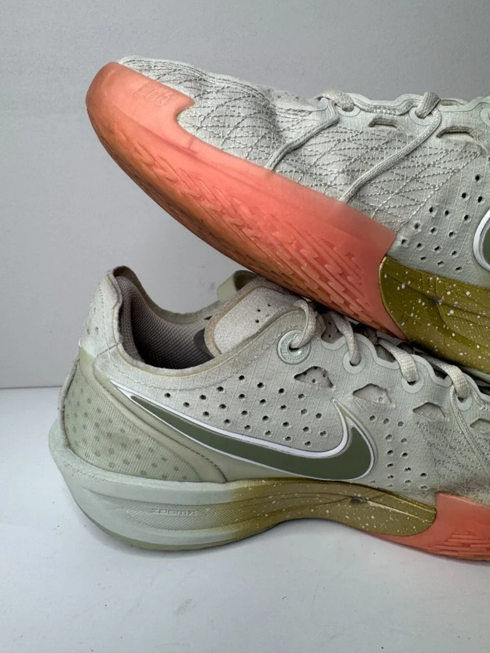 Nike Air Zoom GT Cut 3 Lace Up Sneakers Mens 10 EU44 White Pink Basketball Shoes